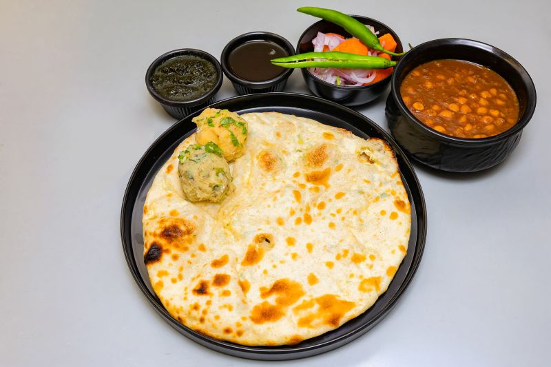 Aloo Gobi Mix Naan with Chole